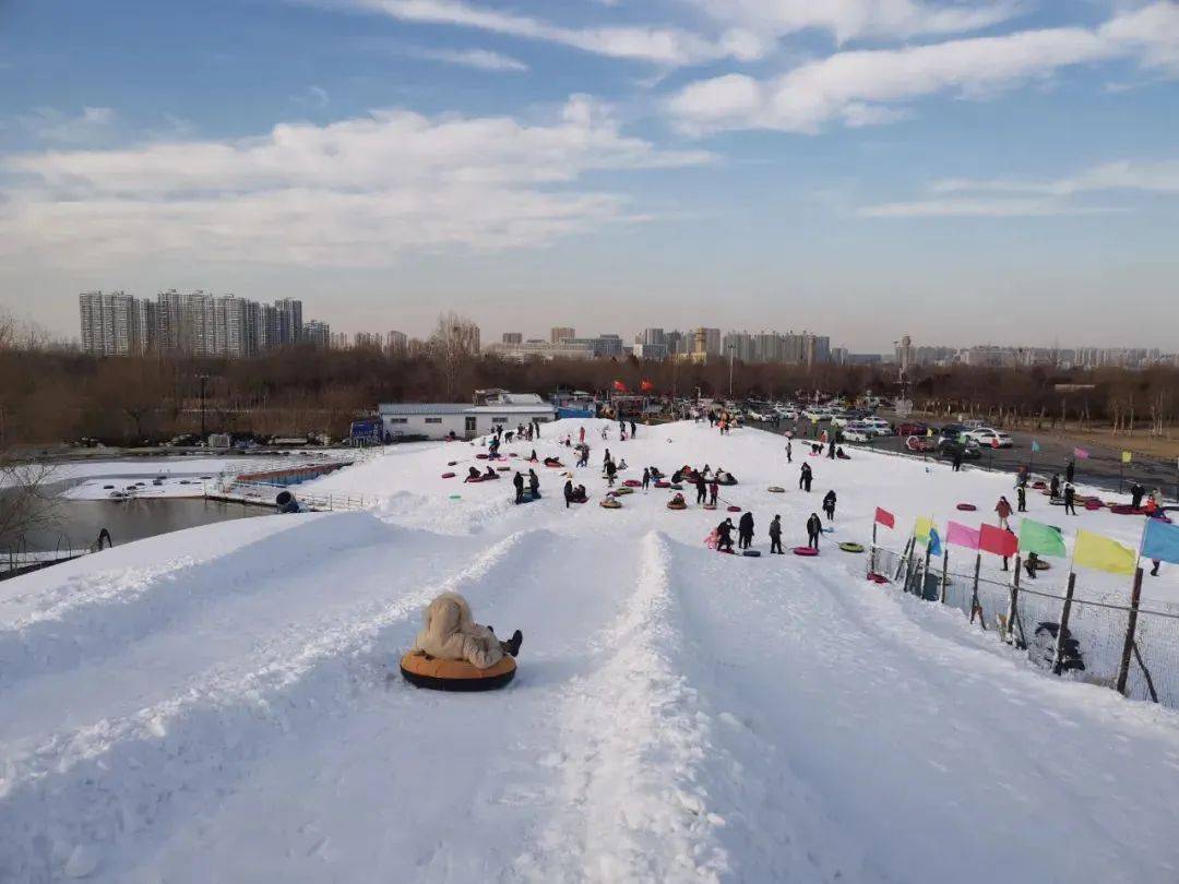 济宁最大的滑雪场图片