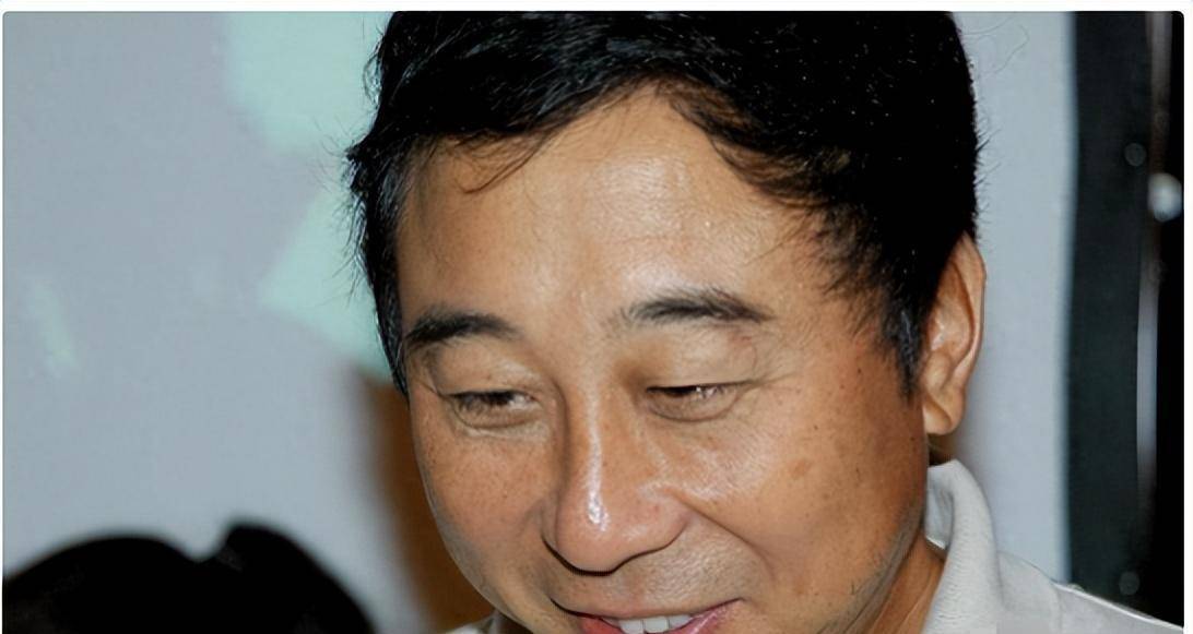 保姆又是要签名,又是要联系方式的,冯巩不好拒绝就看在朋友的面子上应