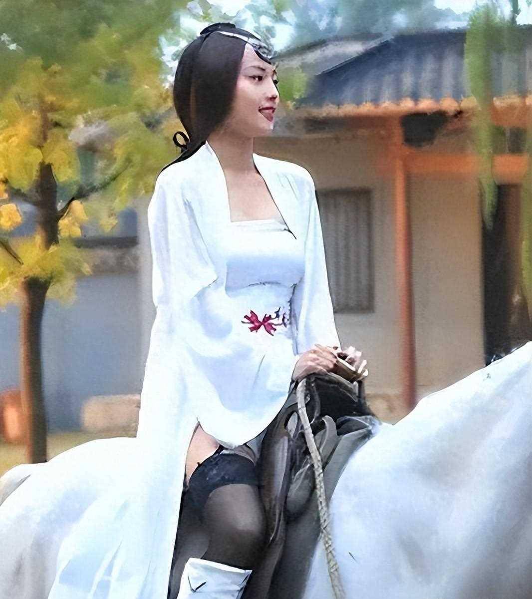 古装露胸,短裙露底裤,导演我求你别再侮辱观众了,简直太离谱!