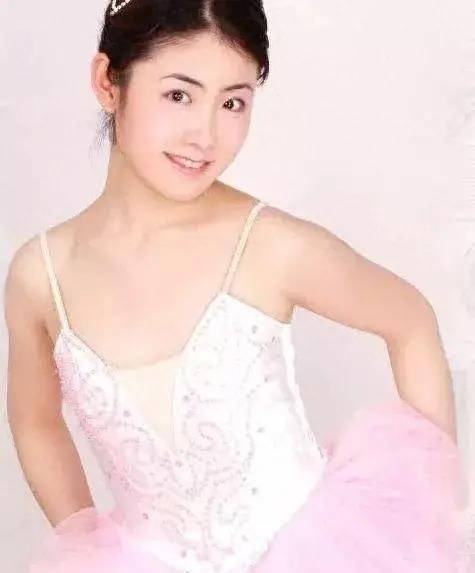 因为太漂亮被赵本山看中,结果拒绝喝酒被"封杀",今回