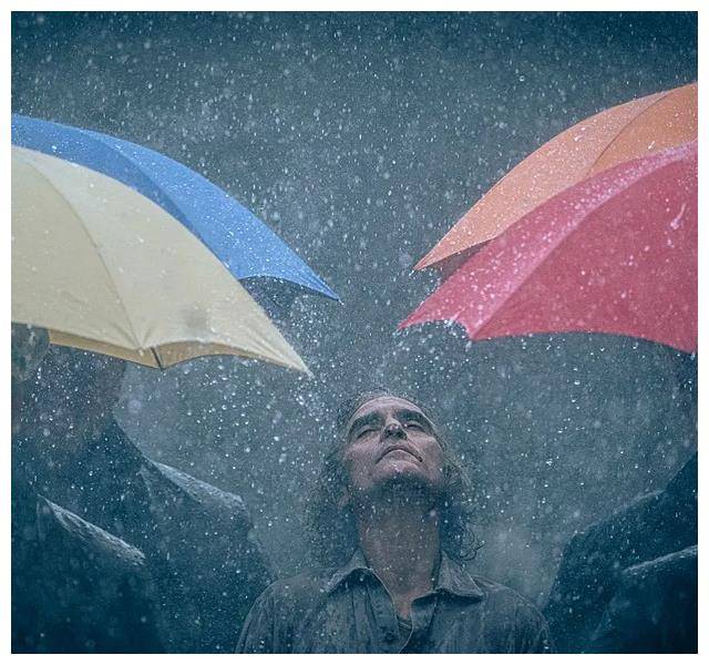 《小丑2》中的帅气演员与lady gaga共同演绎,震撼到让