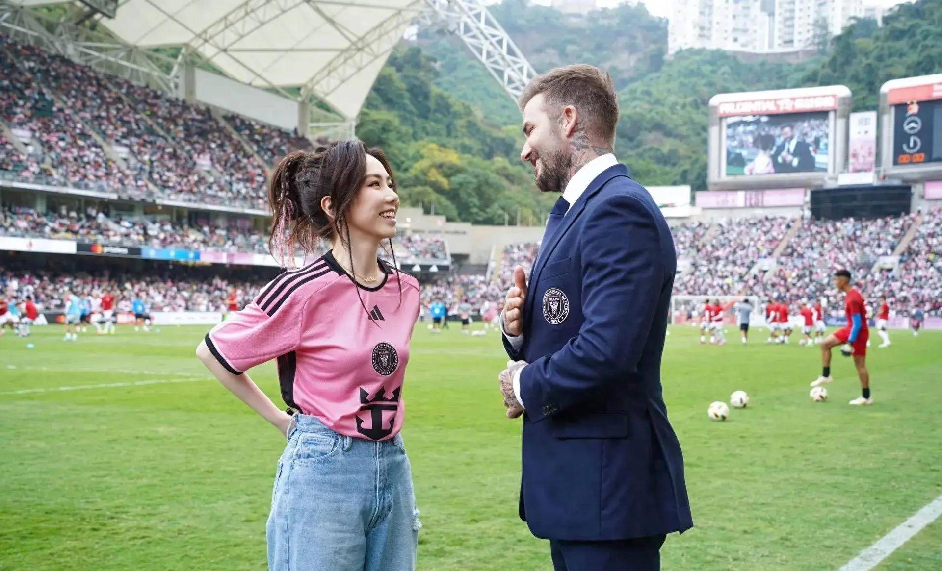 失约,邓紫棋歌声甜美宛如天籁_球迷_互动_香港