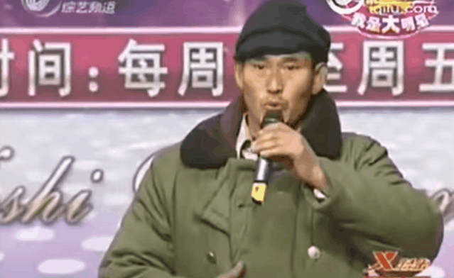 长衫哥(刘海宽):曲折却璀璨 刘海宽以独特的造型和深情的嗓音成为