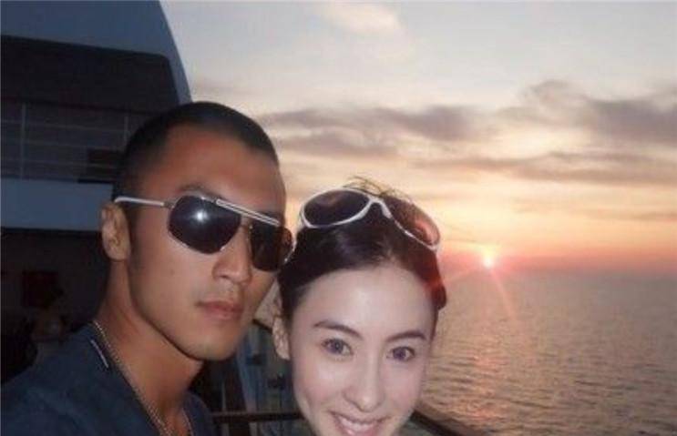 与谢霆锋兜兜转转26年,还是选择在一起,这样的爱情让