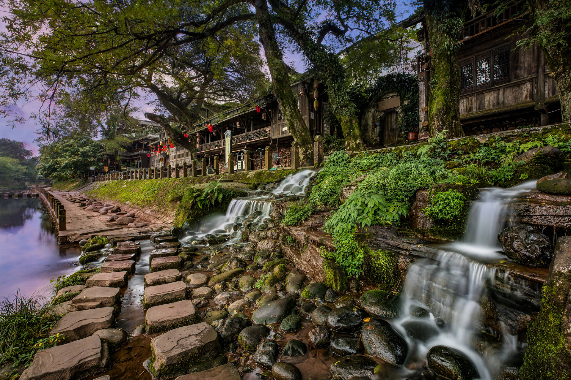 重庆唯一一个水上古镇,以沧桑古朴的老街和古色古香的建筑著称_偏岩