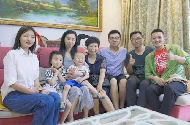 姚策儿子给爷爷奶奶磕头拜年,奇奇悦悦是否给许敏拜年_许妈_姚爸_日子