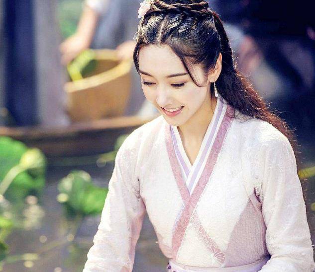 知名的,完全没有名气的小演员,但是后来演了《陈情令》中的师姐江厌离