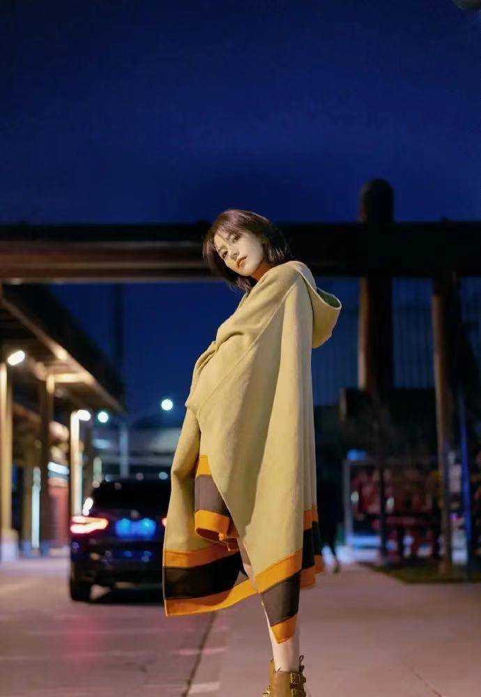 朱丹素面朝天带俩娃出门,穿成拖拉大妈太邋遢_中年_颜色_女性