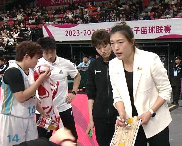 北京女篮67:79负于广东,关键是三个问题实在没办法解决_杨舒予