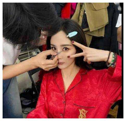 杨幂人气爆棚!与刘诗诗,周深同框合影,粉丝疯狂打call!