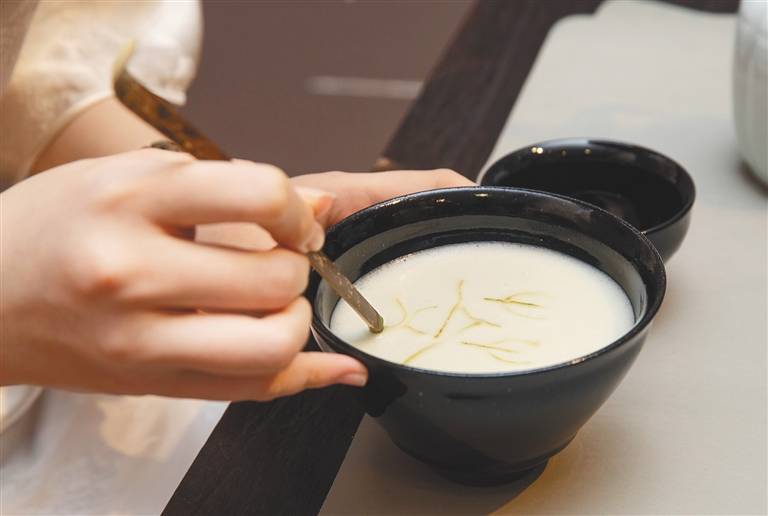宋式浪漫"香茶画花"_插花_宋人_生活