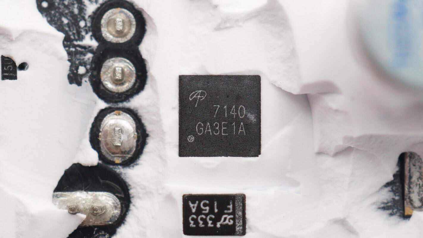 vbus开关管型号aon7140,与usb-c接口相同.