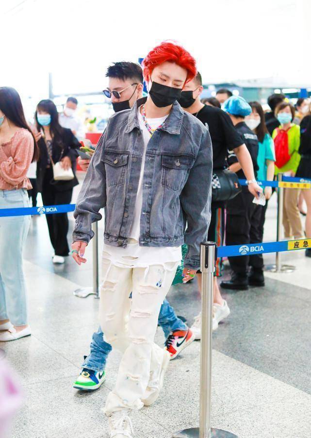 王琳凯的刺猬头红发是认真的吗?