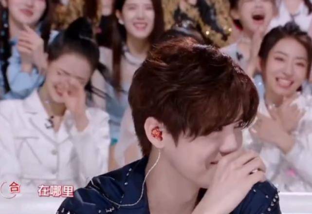 田京凡做卖萌表情,鹿晗捂嘴偷笑,谁注意黄子韬反应?