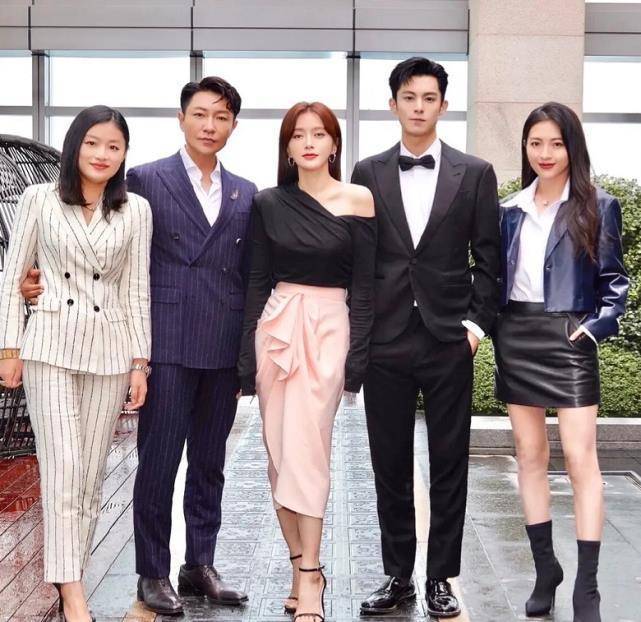 又一部甜宠恋爱剧,男主王鹤棣,看到大19岁的女主,也太般配了_秦岚_剧