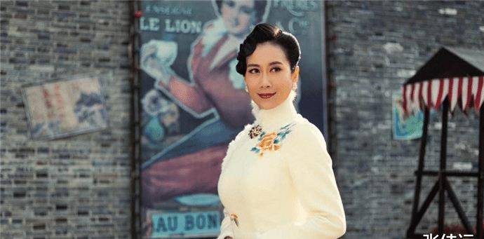 在刚开始接触演戏这行时,温峥嵘还是挺被看好的,甚至和韩雪一起演过连