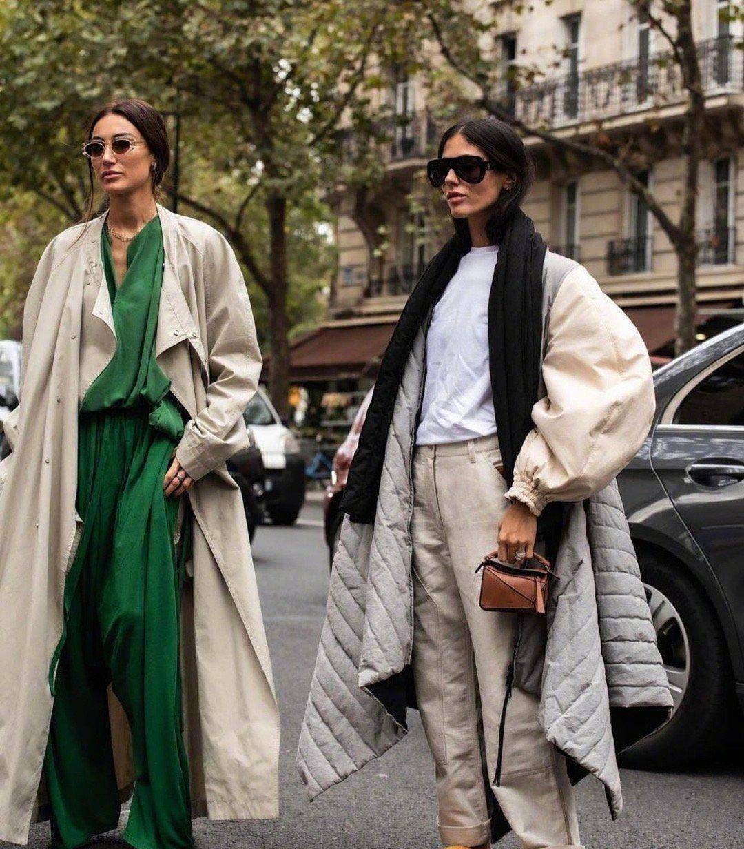 女人穿衣还是带点颜色好看,外国博主的亮色系穿搭,值得借鉴_服装_造型