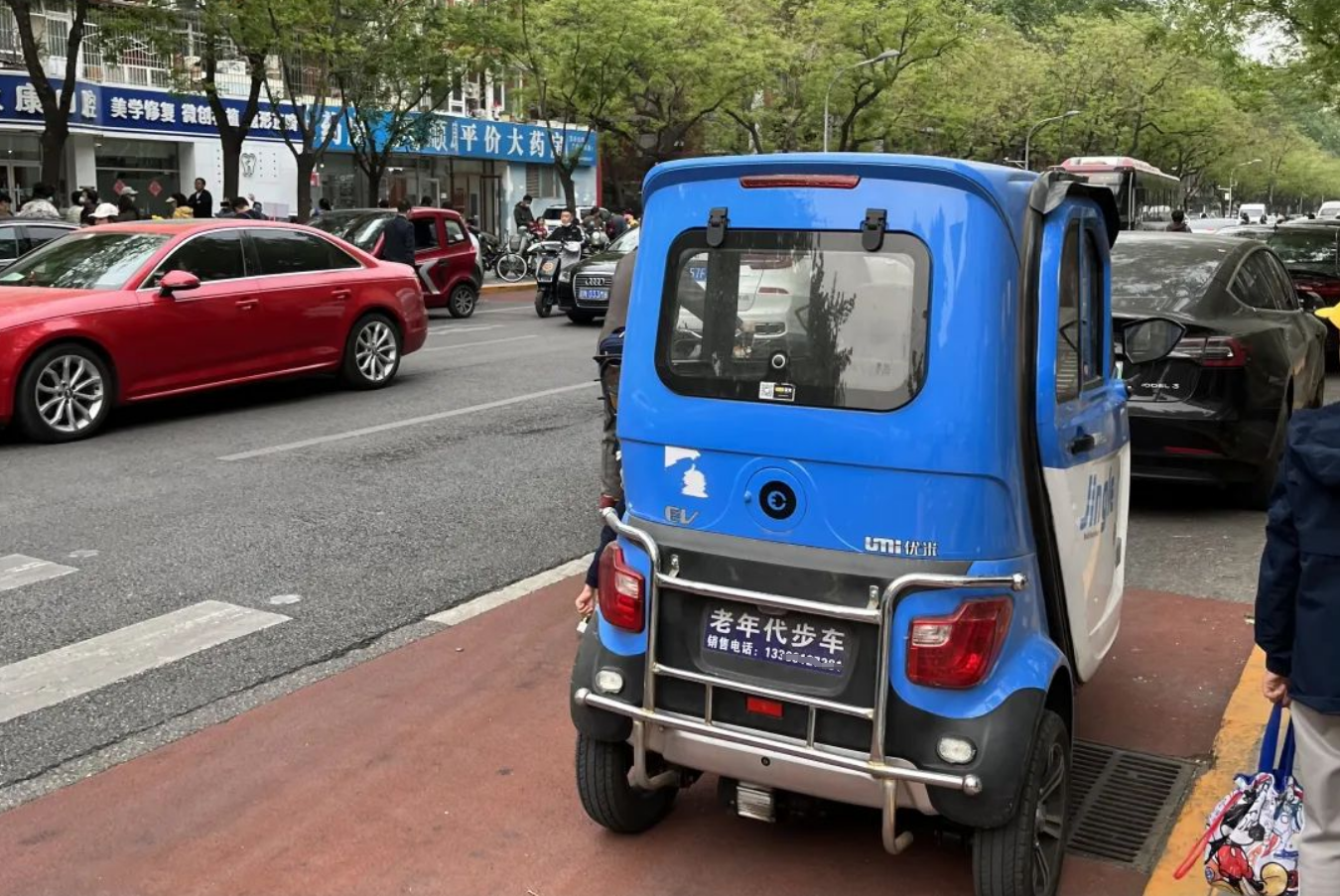 价格便宜,被老年人所青睐,又被称为老年代步车,但随着电动车规范化大