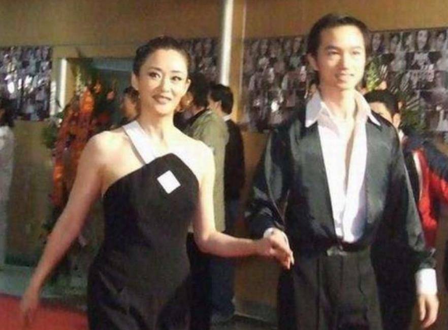 现在的盖丽丽已经53岁和自己的老公生活的特别幸福,也过上了自己想要