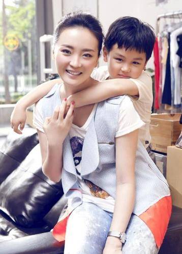 王艳:"晴格格"的豪门生活,照顾"老佛爷"般婆婆_王志才_前妻_家庭