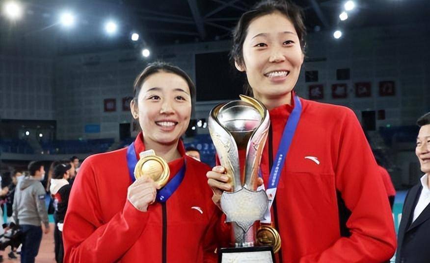 2023-2024赛季朱婷续约斯坎迪奇体育,目前代表球队征战意大利杯,意甲