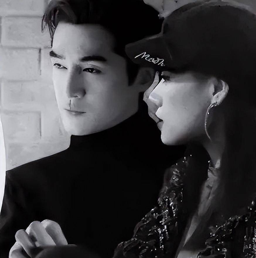 胡歌与老婆出门购物被拍,恩爱互动令人羡慕,最萌身高差好般配_感情_私