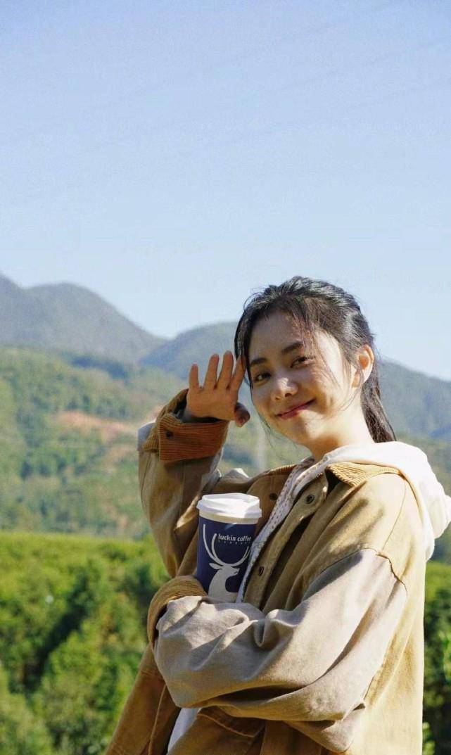 谭松韵长痘都这么美,头戴麋鹿角出镜,是圣诞小可爱没错了_痘痘_网友