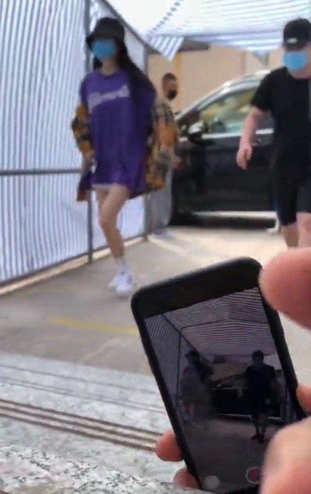 躲在台阶下偷拍杨幂,幸好她没穿短裙_人员_工作_事情