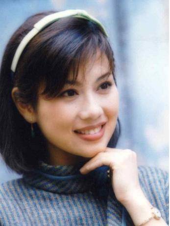 陈松伶:16岁出道赚钱,与关咏荷并称tvb一姐,40岁再次爆红_母亲_郑伊健