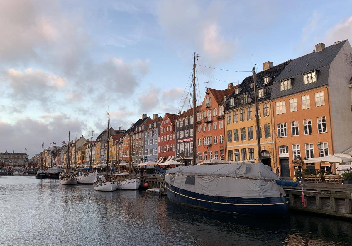 丹麦最具时尚的新港运河,桥上一把"同心锁"太搞笑了_游客_爱情_中国