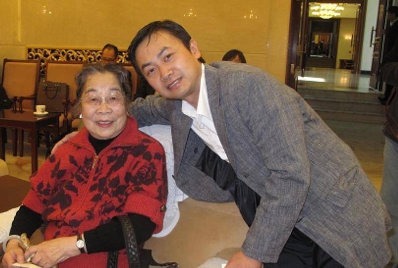 林洙身为林徽因的学生,即将嫁给老师的丈夫,她的前夫程应铨是梁思成的