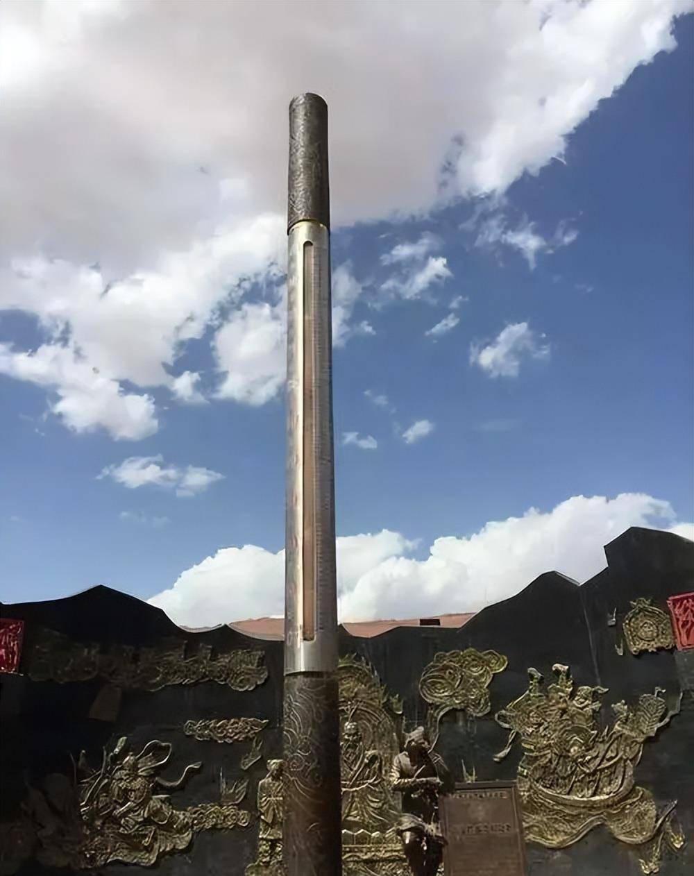 至此镔铁棒算是最终出炉,老君命其名为"灵阳棒",只因其采天地之灵气