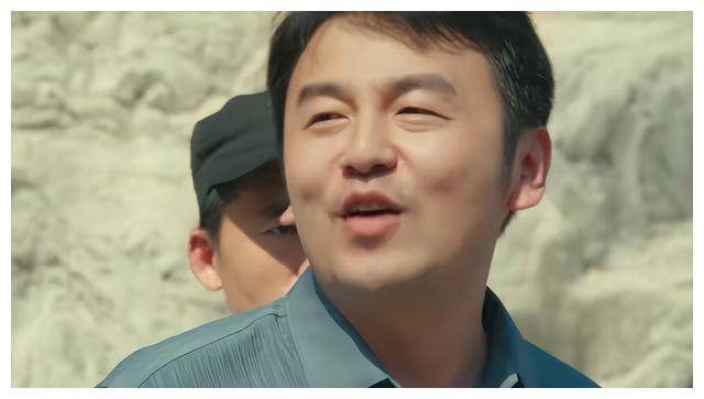 40岁雷佳音,45岁张译,领略老天爷与科班演技的差距 吸引眼球.