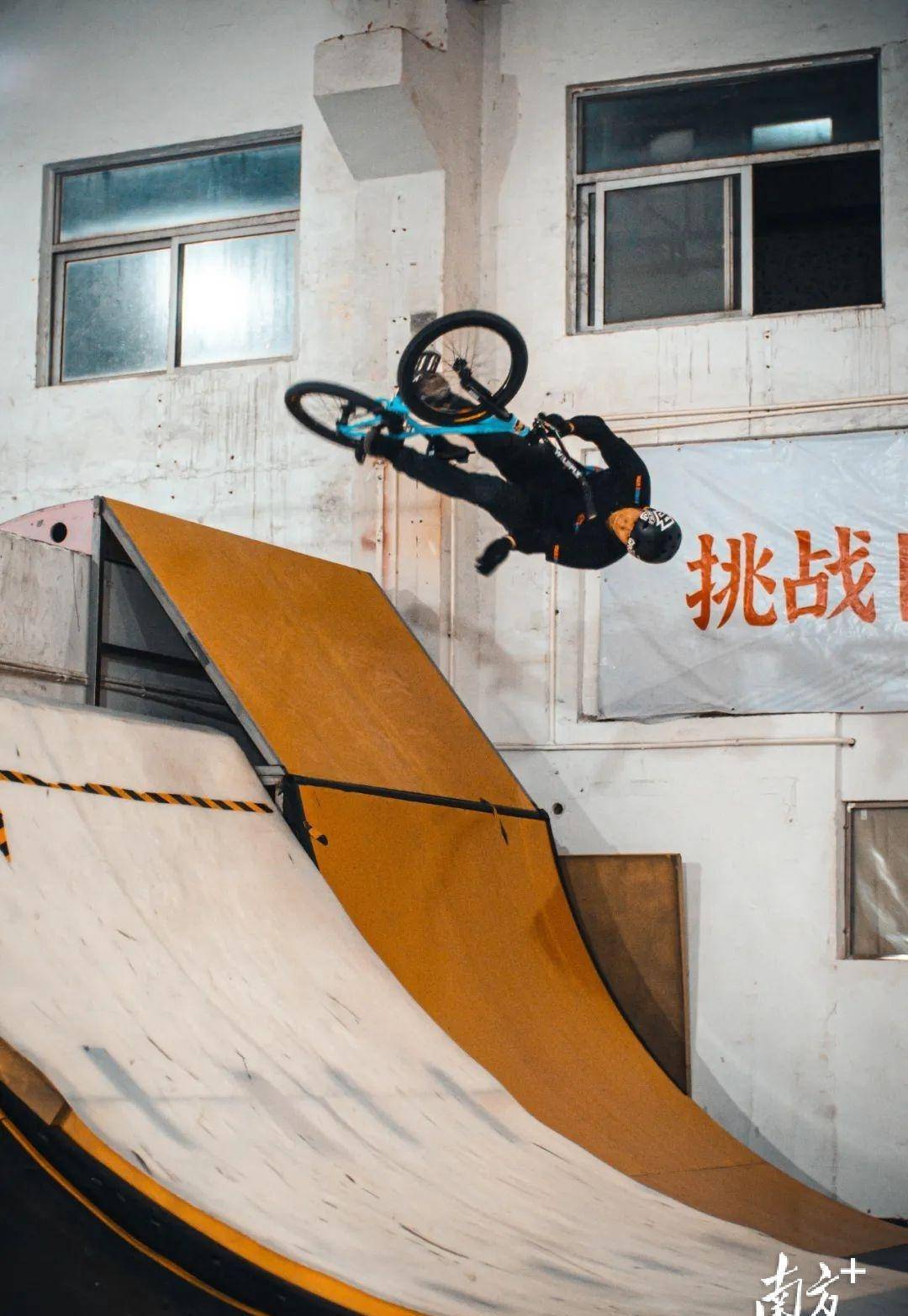 他还多次前往小轮车发达地方进行学习交流,总结出以教案编排,场地设计