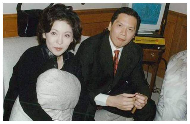 向太:从歌坛巨星到港圈大姐大,教你如何掌控大佬级男人_陈岚_向华强