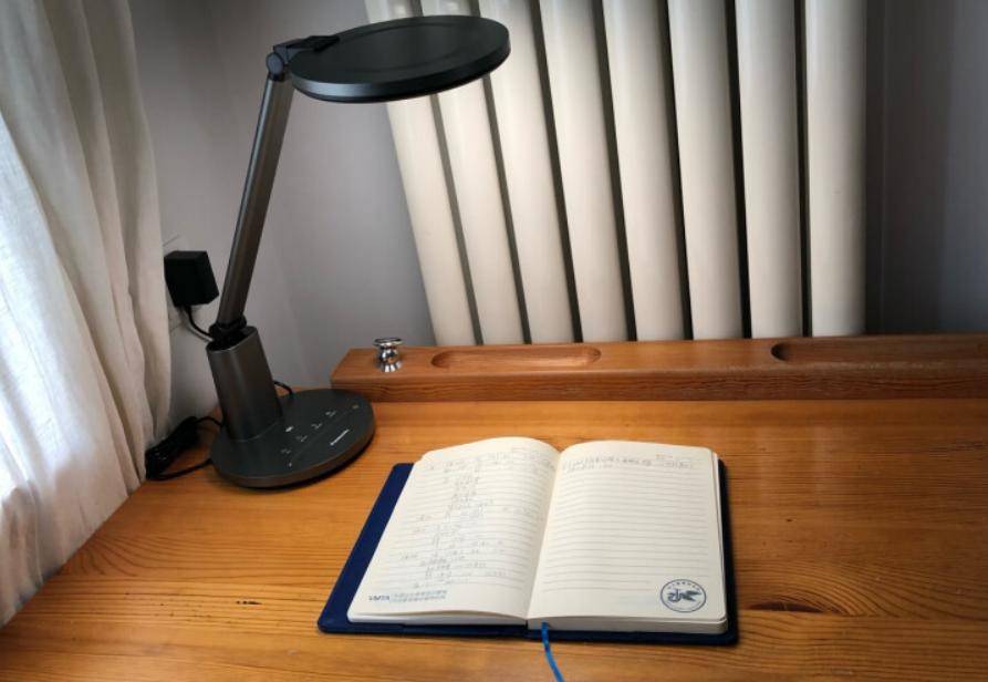 学生应该用什么灯?最适合学生使用的五大优质护眼台灯推荐