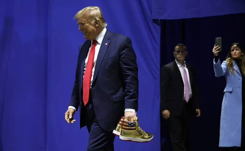 "金色战靴"打响第一枪!特朗普"带货"有隐情?