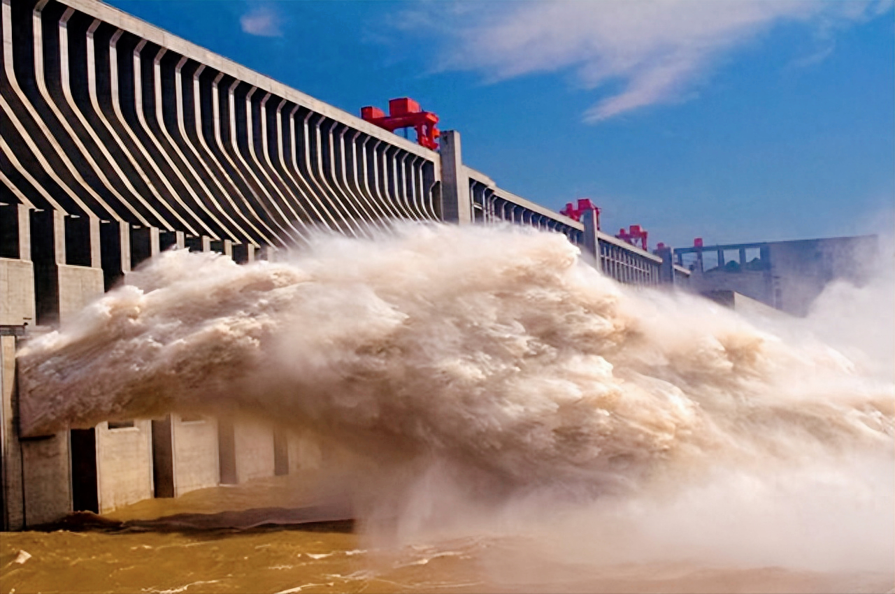开放三峡大坝全部闸门,放光巨大水库到底需要多久?