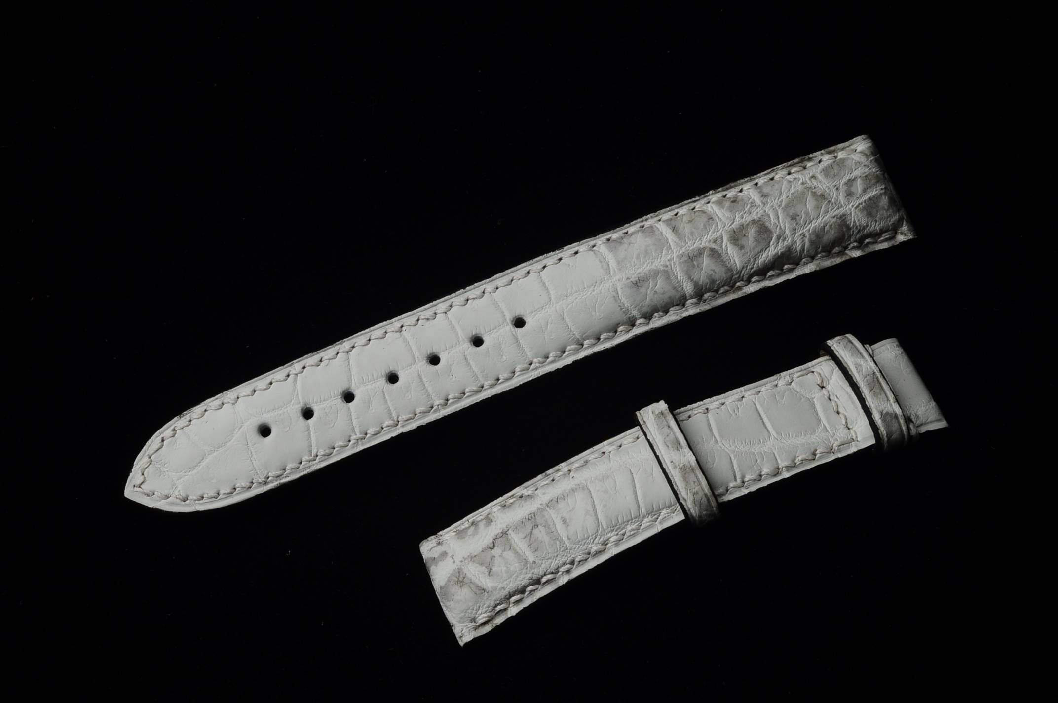 鳄鱼皮表带才三个月就用报废了?我们平时应该如何保养皮表带