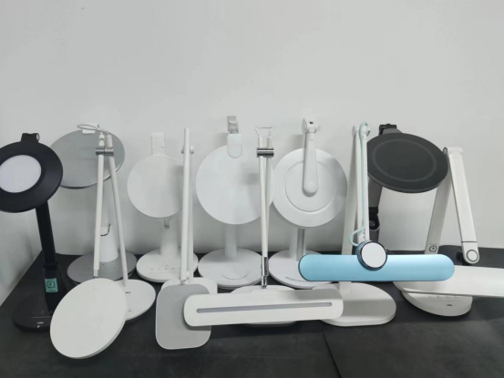 孩子看书用白光还是暖白光好呢?专业实测五大口碑护眼台灯