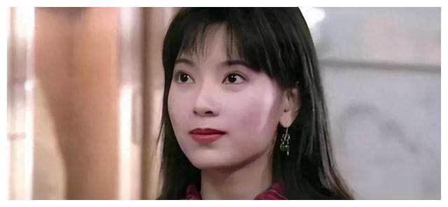 傅明宪,是一位曾经风华绝代的演员,以出演《神雕侠侣》中的"最美郭芙"