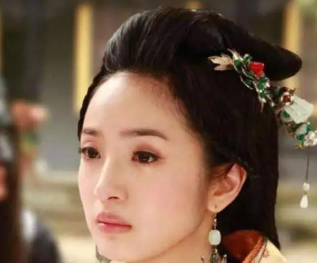 出道被说香肠嘴,17岁欠债500万,26岁患病写遗书,是胡歌的女神_林依晨