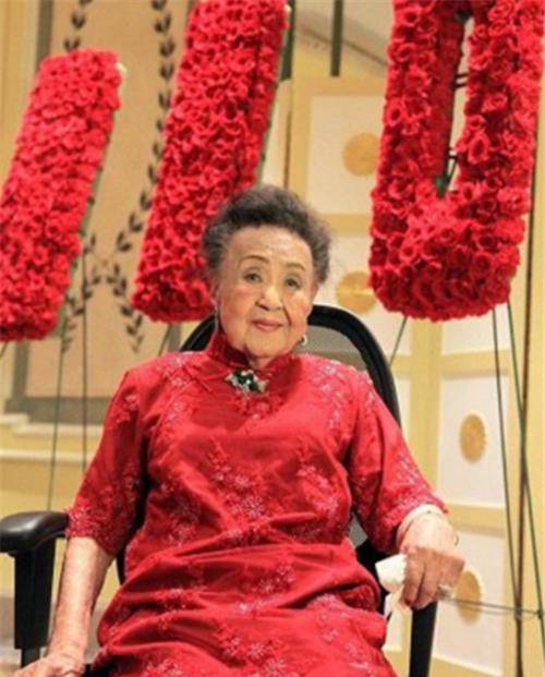 她是复旦校花,爱吃肥肉从不锻炼,活了112岁,长寿秘