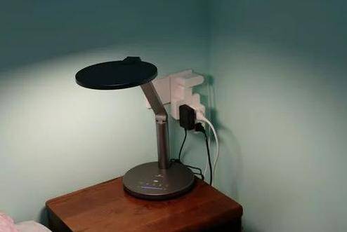 孩子看书用白光还是暖白光好呢?专业实测五大口碑护眼台灯