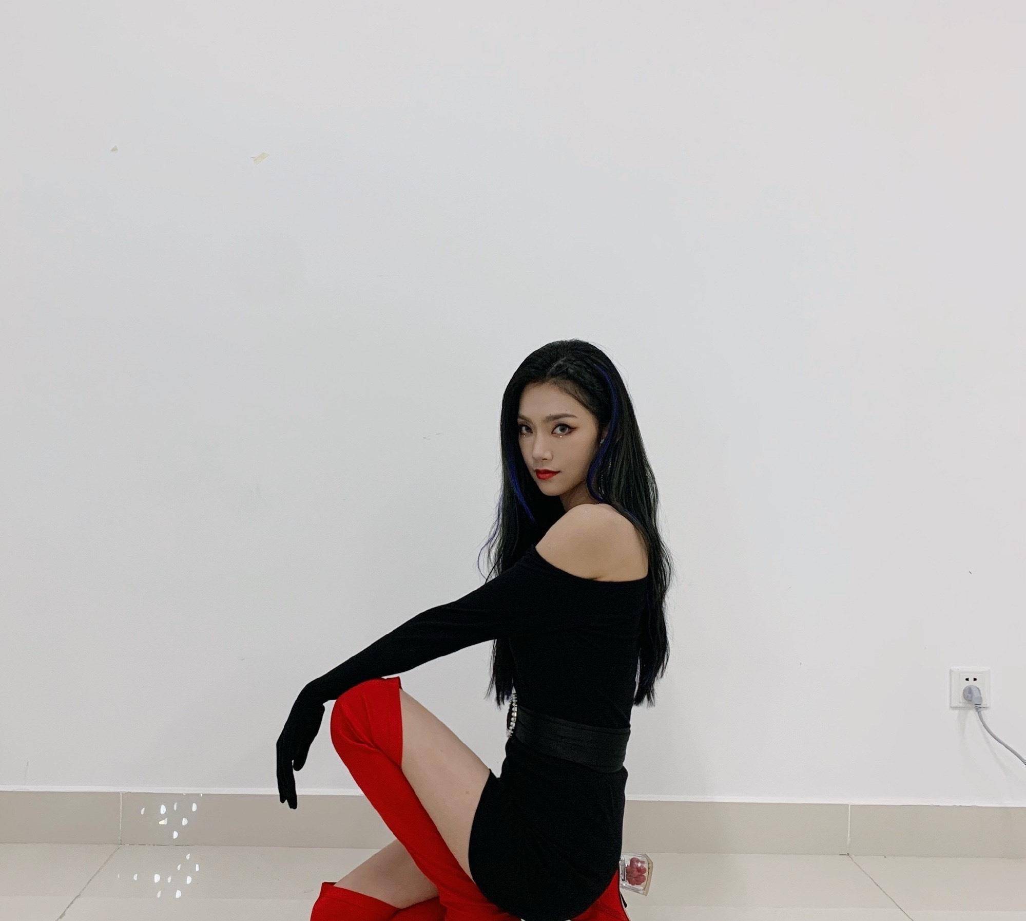 曾可妮对自己超狠?