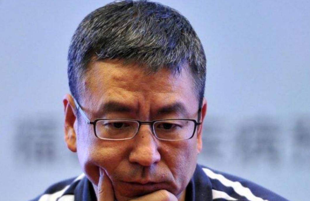 "电视一哥"白岩松患病5年,如今52岁近况看起来很惋惜!