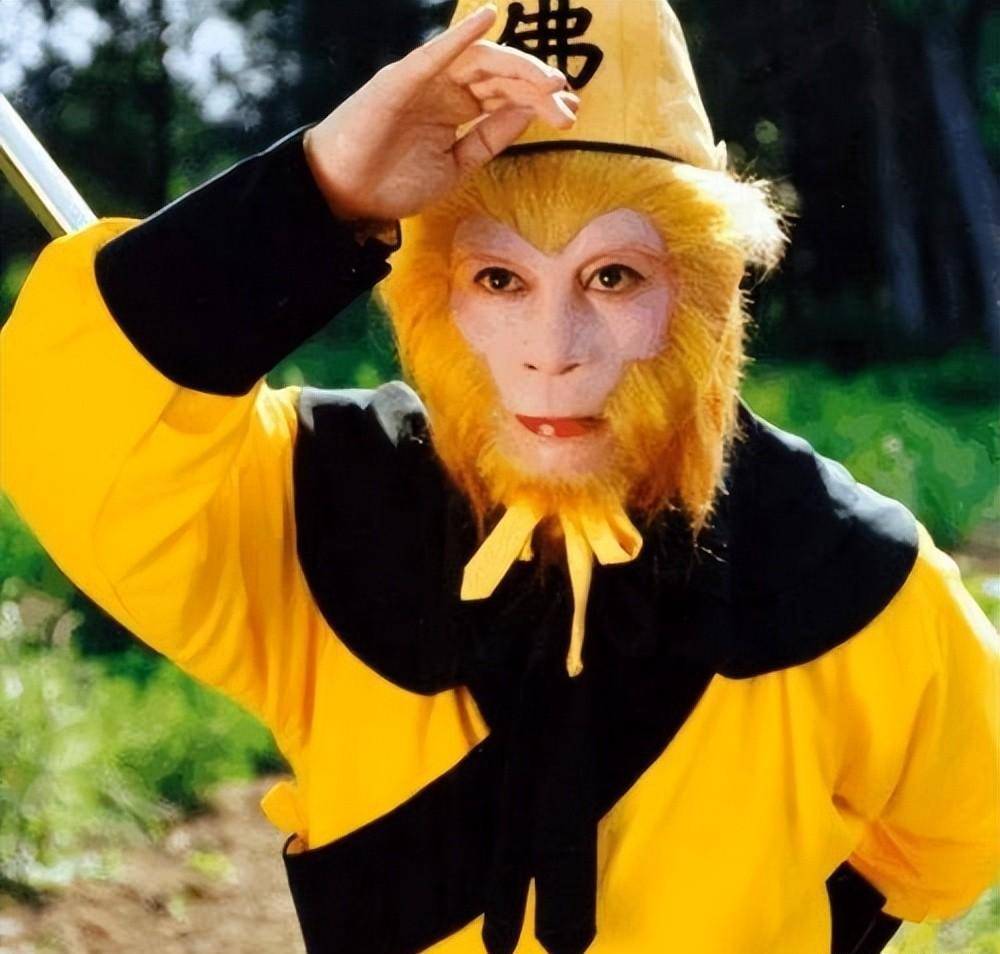 "八竿子打不着"的两人,竟然是夫妻,这4对冷门夫妻太让人意外_六小龄童