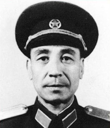 在我军历史上,共有十位独臂将军,如上将贺炳炎,中将余秋里,少将彭清云