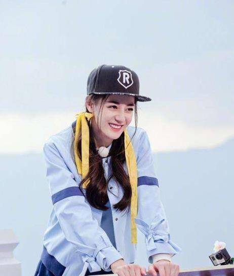 迪丽热巴离开《奔跑吧》后,现已扎根《极挑》,新一季