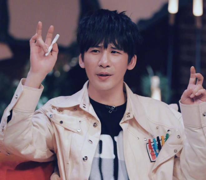 大张伟和妻子于2014年前后领证,如果真的有孩子,那孩子的年龄应该在十